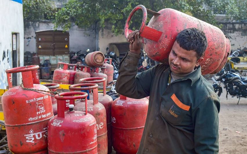 Lpg gas price today गॅस धारकांसाठी आनंदाची बातमी..