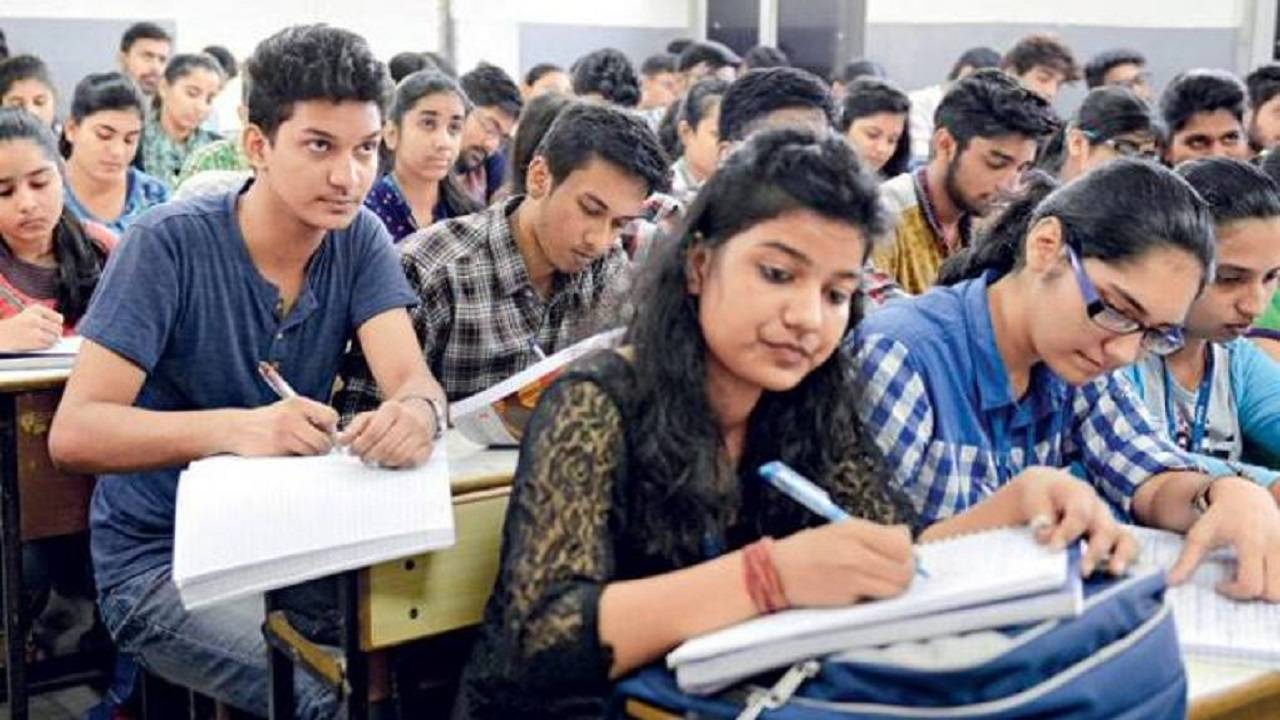 SSC HSC board exam 2025 दहावी बारावी बोर्ड परीक्षाबाबत बोर्डाचा मोठा निर्णय विद्यार्थ्यांची चिंता वाढली.